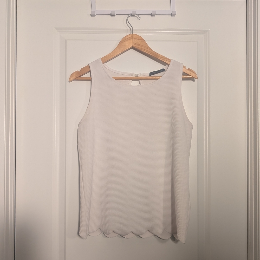 Suzy Shier White Scalloped Hem Tank